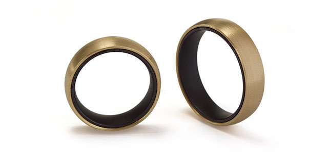 FINGERGLÜCK – Ringe aussen Gold, innen Schwarz FINGERGLÜCK – Ringe aussen Gold, innen Schwarz