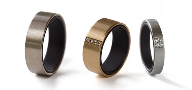 FINGERGLÜCK – aussen Schwarz, innen Gold FINGERGLÜCK – aussen Schwarz, innen Gold