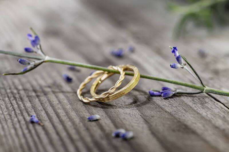 FINGERGLÜCK - Ringe aus Lavendelstengeln mit Kordelring